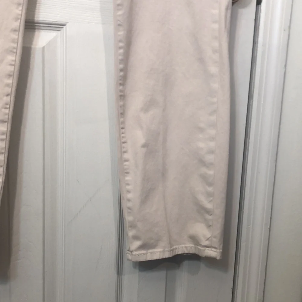 JOHNNIE-O 98% COTTON 2 % SPANDEX PREWORN USED  WAIST 35.5